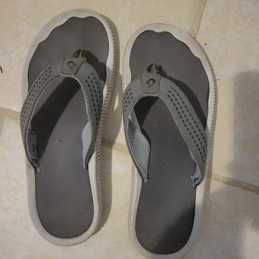 Olukai flops